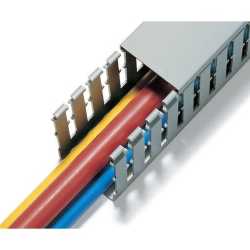 PVC-Kanal mit breiten Stegen und Schlitzen und Haltenase T1-F-40X80mm 