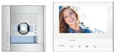 Video-Set mit Türstation SFERA und Hausstation CLASSE 300 X13E 