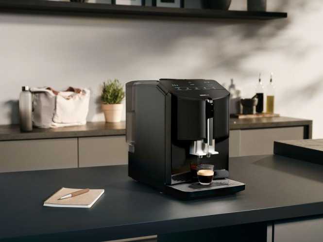 Kaffeevollautomat EQ300 Klavierlack schwarz 