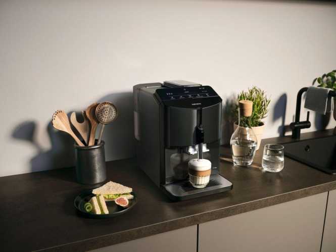 Kaffeevollautomat EQ300 Klavierlack schwarz 