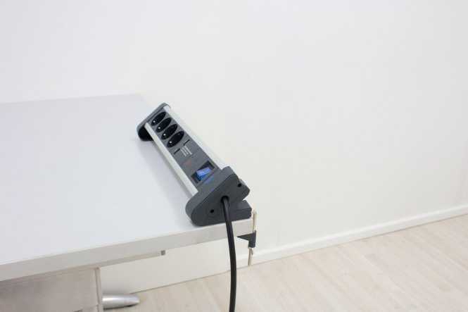 Tischverteiler 4-fach 45° ALUX 1,5m Kabel mit Schalter 2 USB Anschlüsse und ÜSS 