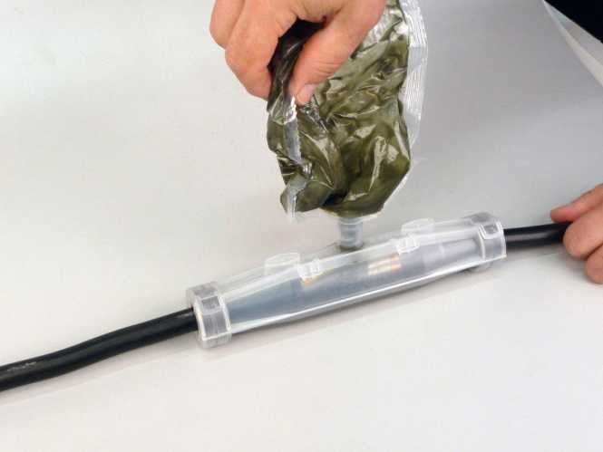 3M Scotchcast 92-NBA 5 Gießharz-Verbindungsgarnitur 0,6/1 kV 4x50-95/5x25-50 