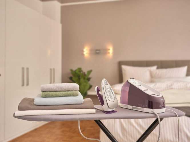 Dampfbügelstation CareStyle 5 IS5247VI WS/VIOLETT 