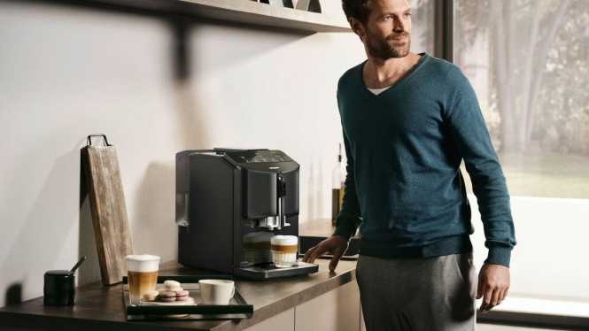 Kaffeevollautomat EQ300 Klavierlack schwarz 