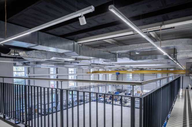 E-Line Next Geräteträger 150cm HE Diffuser Slim Lambertian 35-100 Mutlilumen 840 