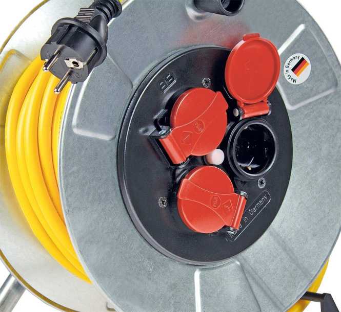 Kabeltrommel Metall IP44 mit 25m AT-N07V3V3-F 3G1,5 3 Schukosteckdosen 