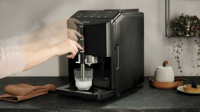 Kaffeevollautomat EQ300 Klavierlack schwarz 