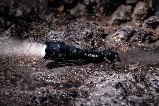 Taschenlampe Indestructible F20 Pro 