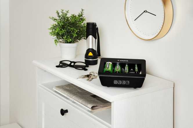 Ladegerät LCD Universal Charger+ 